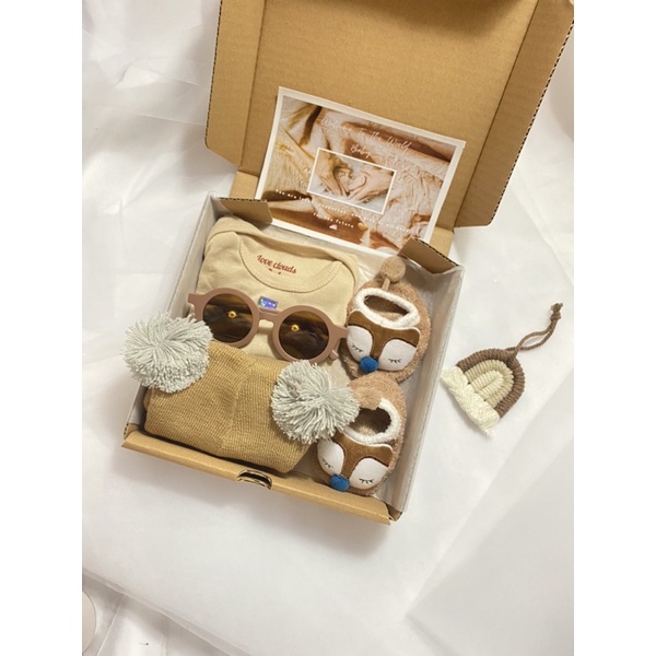 kado bayi / baby hampers / kado melahirkan / hampers baju bayi /hampers sepatu bayi / kacamata bayi 