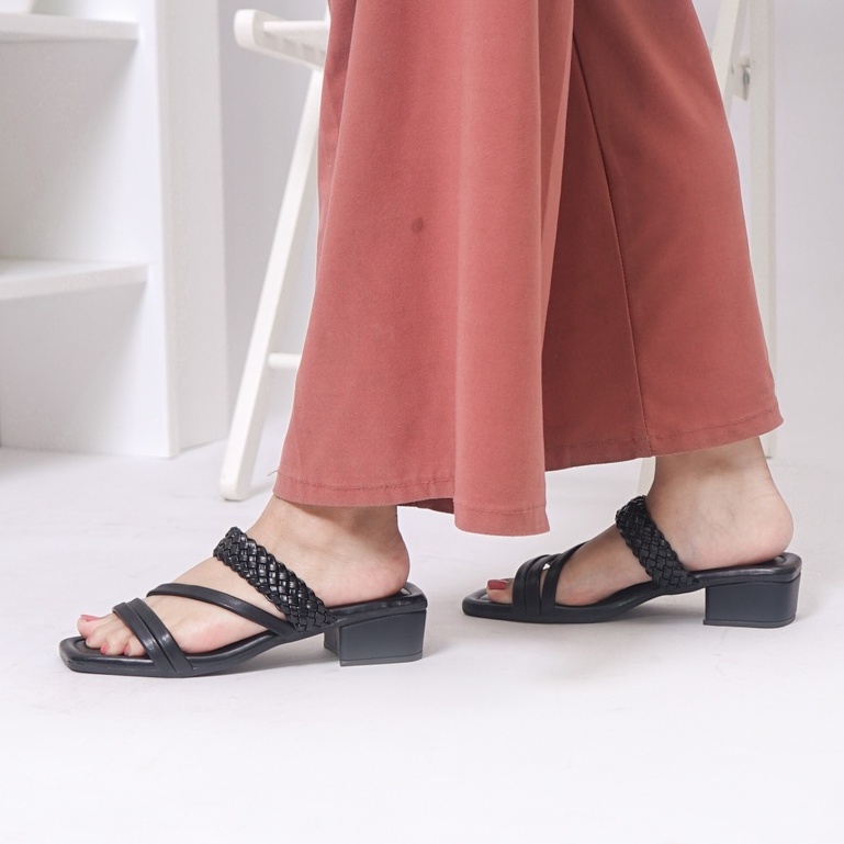 SARASARA YUK - ALINE Sandal Wanita High Heels 4cm Hak Tahu Size 36 - 40 SARA SARA Sendal Cewek Heel Model Tali Kepang Silang 37 38 39 Warna Black Hitam Pergi Kondangan Acara Formal Original Kekinian Terbaru Shoes Mall Official Store