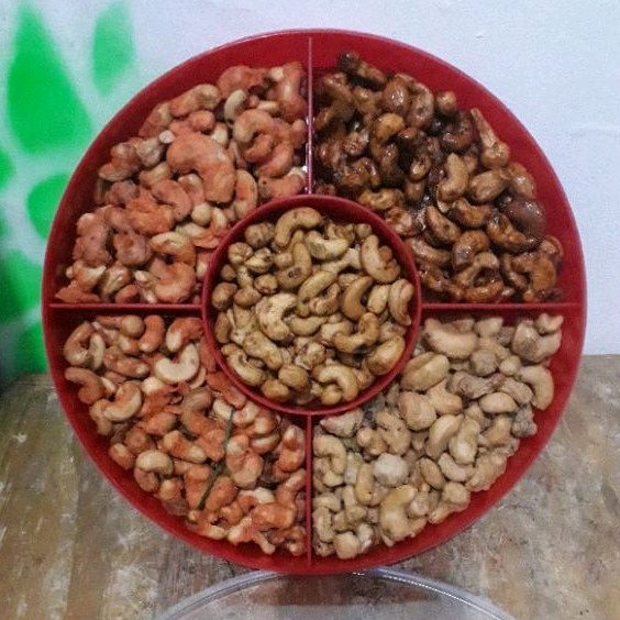 

Kacang Mete Rasa Original Madu Thailand Pedas Crispy Toples Tray Sekat 5