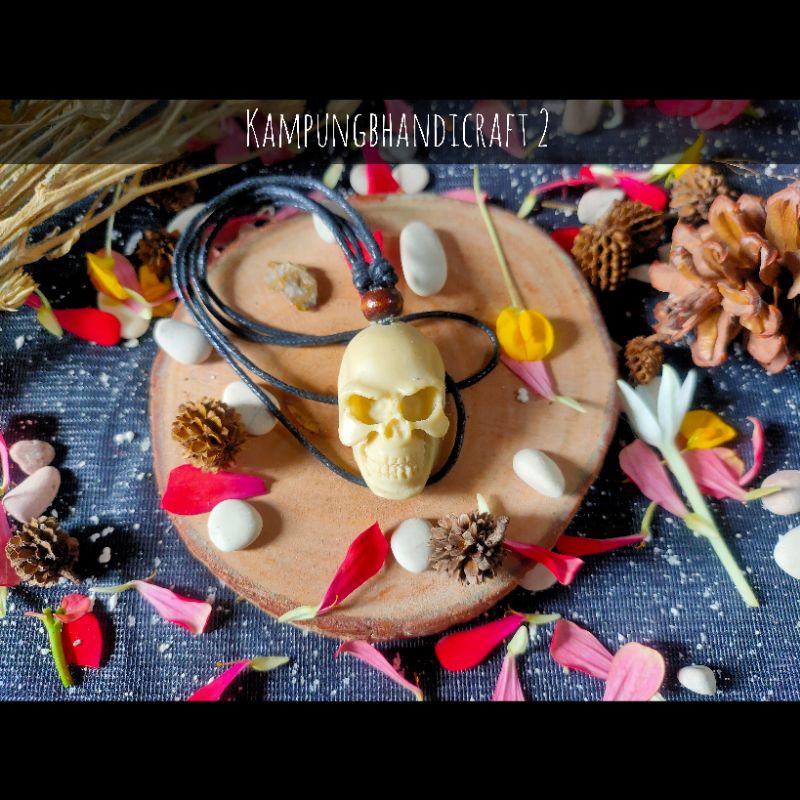 kalung kepala tengkorak