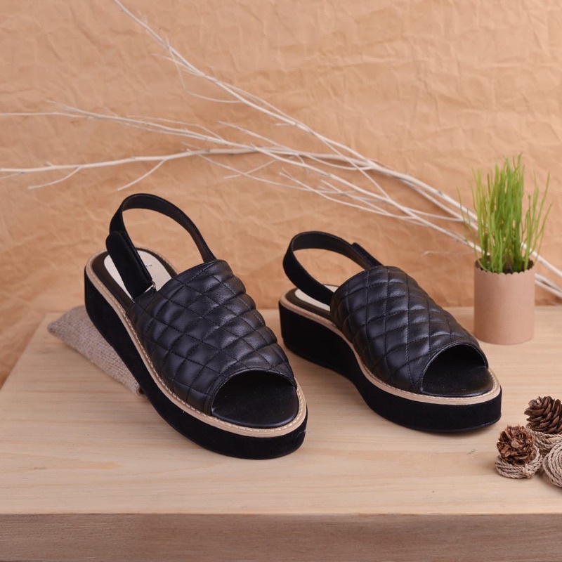 [SIAP KIRIM] BRShoes57 Hitam Sandal Wedges Casual Wanita