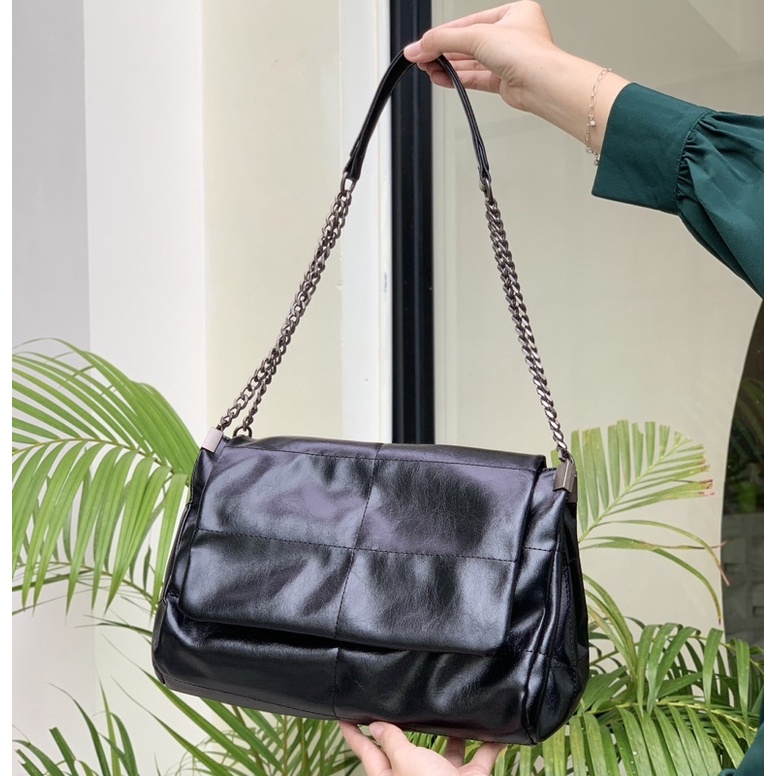 ZZ4R4 TEXTURE SHOULDER BAG