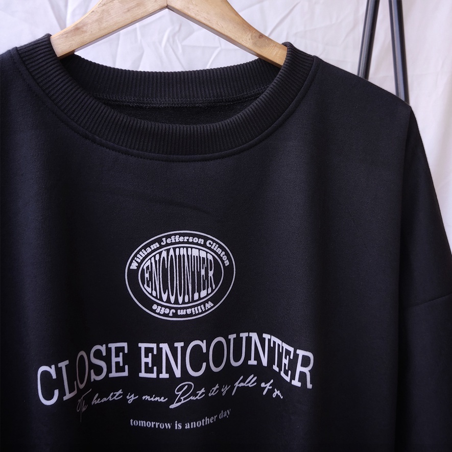 Close Encounter Sweater Crewneck - Allsize - Bahan Fleece tebal dan lembut - Outfit Wanita Dan Pria