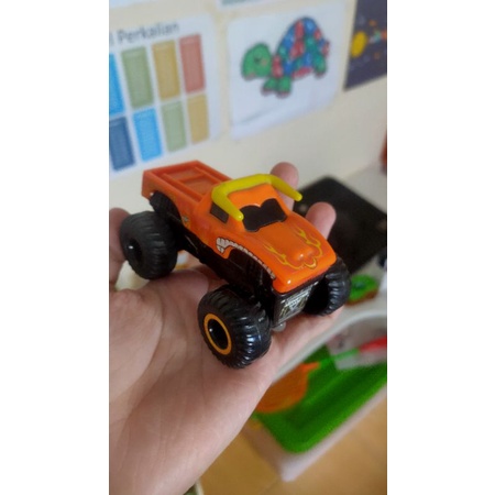 mainan monster truck orange