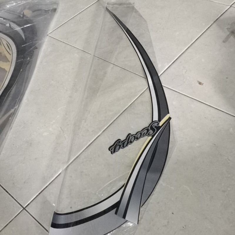 striping sticker les body Honda Scoopy 2012 hitam