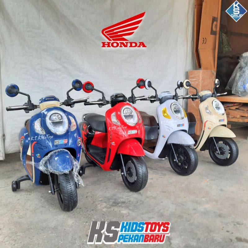 mainan motor aki scoopy anak
