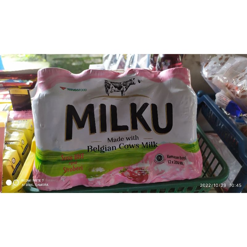 

Milku susu UHT rasa stoberi ( 1 pak isi 12 botol)