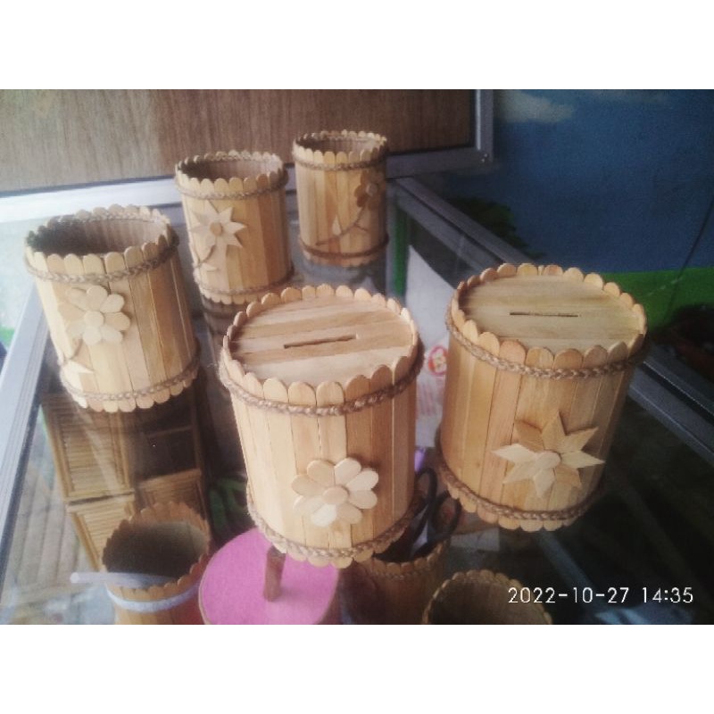 kerajinan tangan celengan dari stik es krim