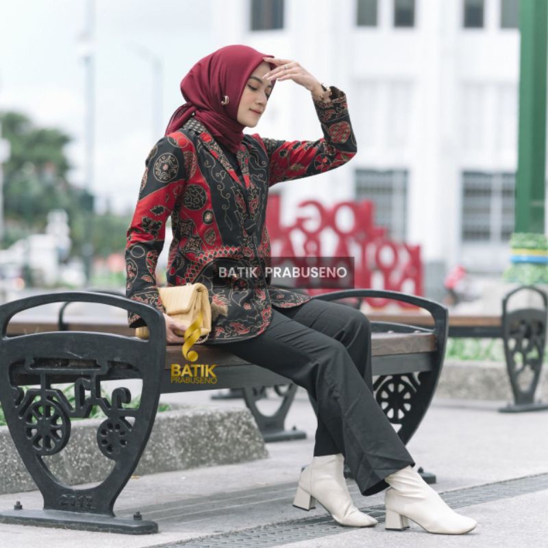 BLAZE BATIK KEKINIAN JAS BATIK MODERN WANITA MOTIF ADHISTA BATIK  PRABUSENO