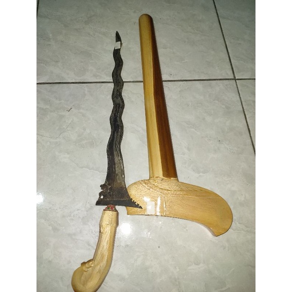 Keris Berdiri Pamor Singo Barong