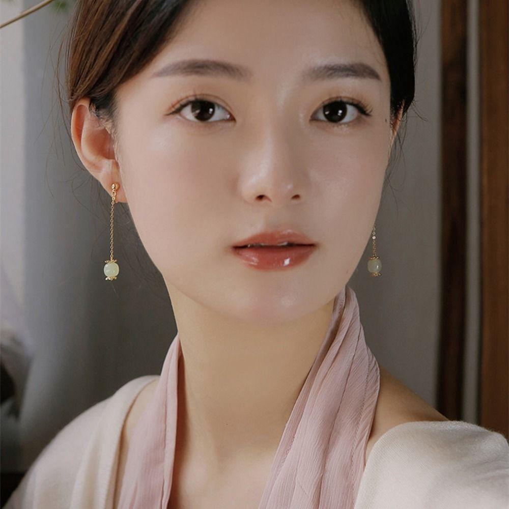 Mxbeauty Anting Perempuan Elegan Klasik Temperamen Mutiara Geometri Telinga Klip Hijau Kuno Wanita Stud Earrings Perhiasan Gaya Cina