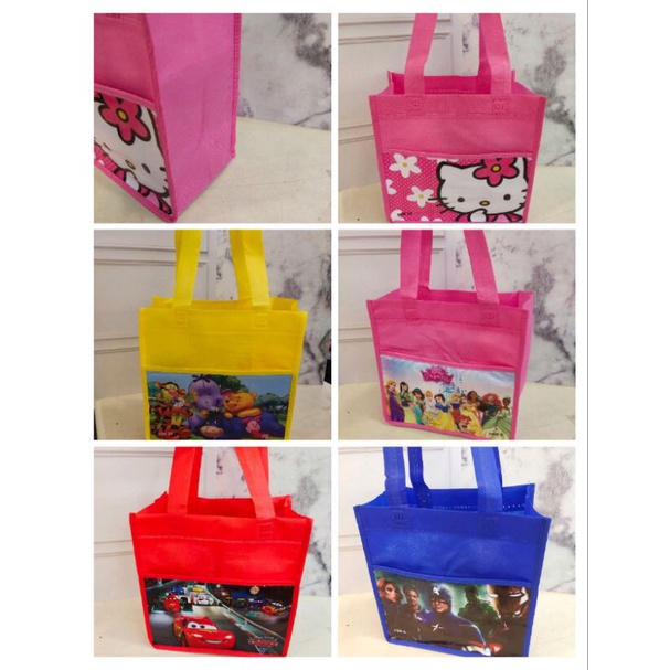 

GOODIE BAG ULANG TAHUN KARAKTER UK.25x25x15cm.1 PAK ISI 12pcs