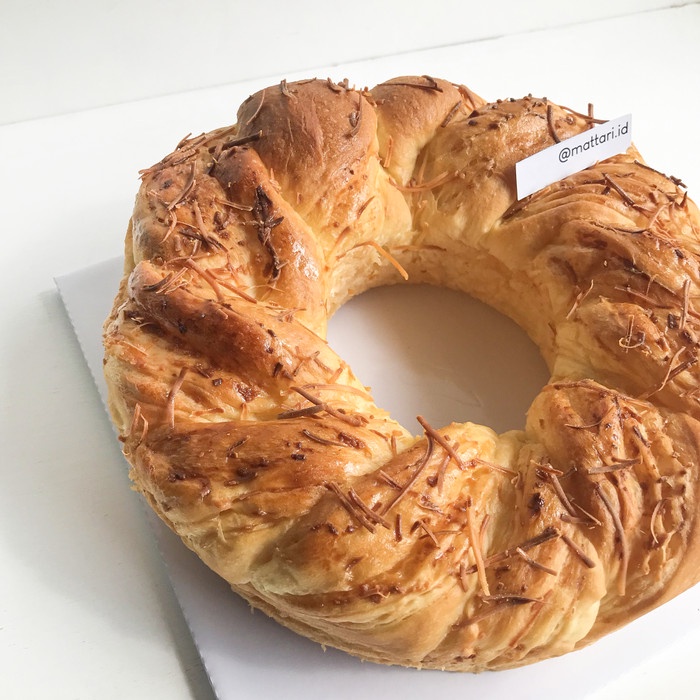 

[COD] Gift Hampers Set - Wreath Babka Bread - Cheese