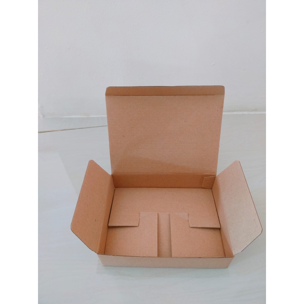 

BOX/KARDUS DIECUT POLOS uk 15,5x11,5x3,5 cm (HARGA PAKET ISI 10 PCS)