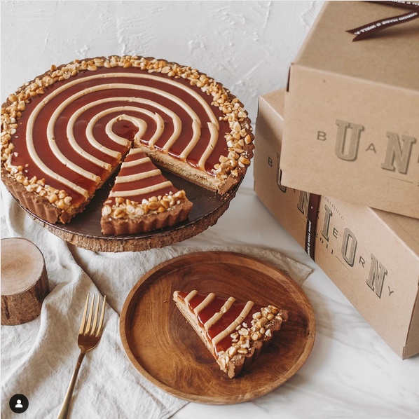 

READY 22 MAR 2025 - (WHOLE) UNION BAKERY PEANUT BUTTER & JELLY PIE - SWEET SALTY CREAMY CRUNCHY OLEH OLEH VIRAL SALE PROMO PAKET HADIAH BOLU CAKE LEGIT PIA ROTI PIE COOKIES PASTRY LAPIS BIRTHDAY CAKE KUE ULANG TAHUN KULINER CEMILAN DESSERT