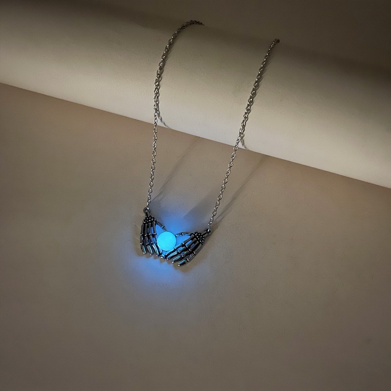 Kalung Dengan Liontin Bentuk Tangan Tengkorak Untuk Pria Dan Wanita