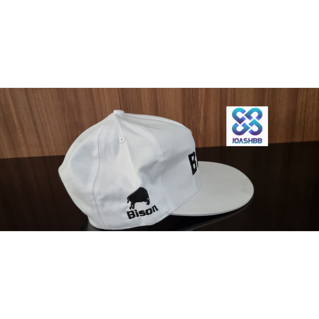 Topi Baseball Blitz Bison warna Putih