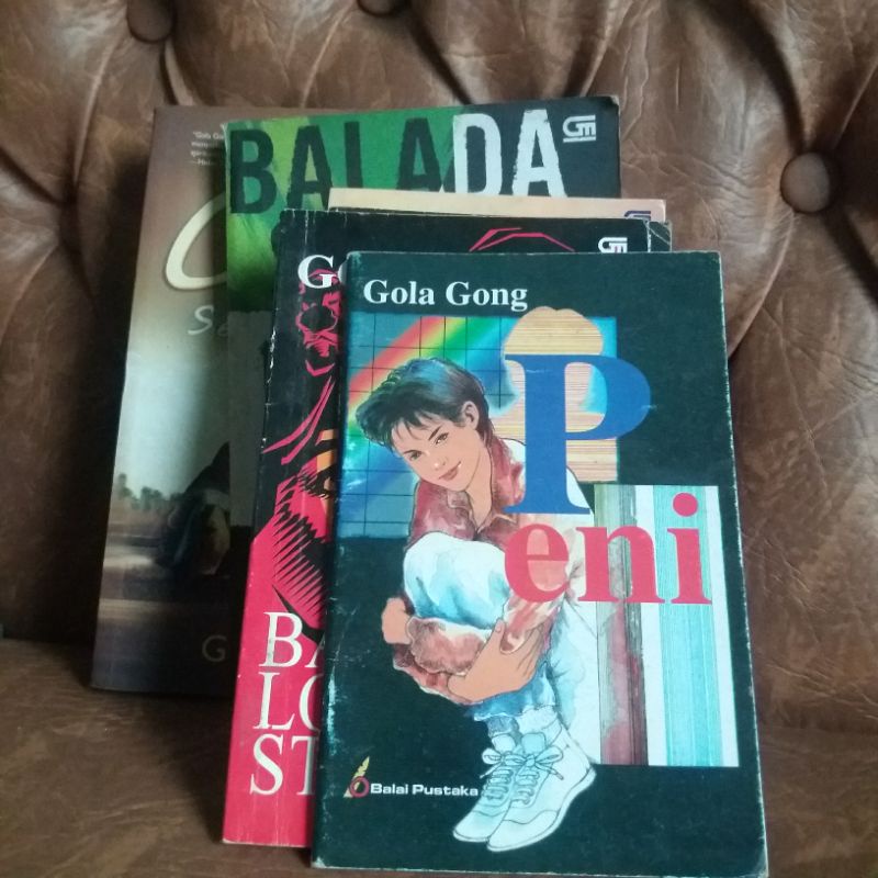 Novel karya Gola Gong