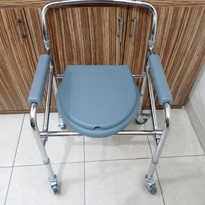 Kursi Bab Lansia Lipat Roda / Kursi Puk Commode Chair Pispot Roda