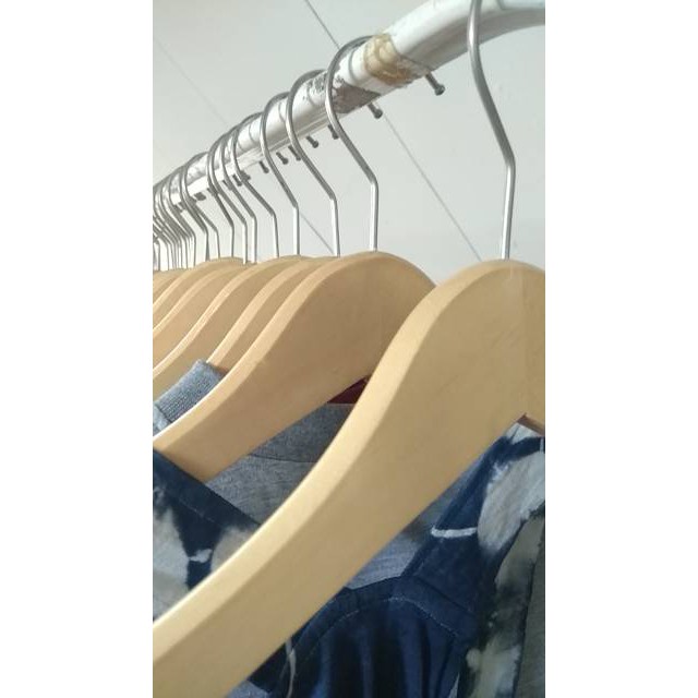 Hanger kayu Dewasa warna natural (Wood)