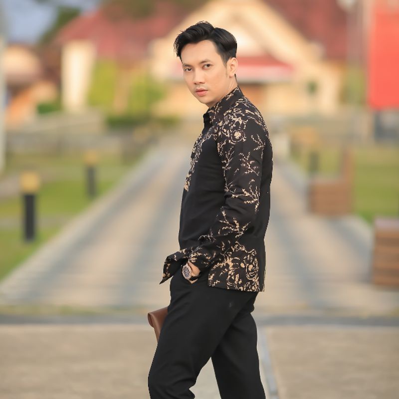 BATIK BOLO DEWO Motif Akar Hitam Hem Atasan Kemeja Baju Batik Pria lengan Panjang