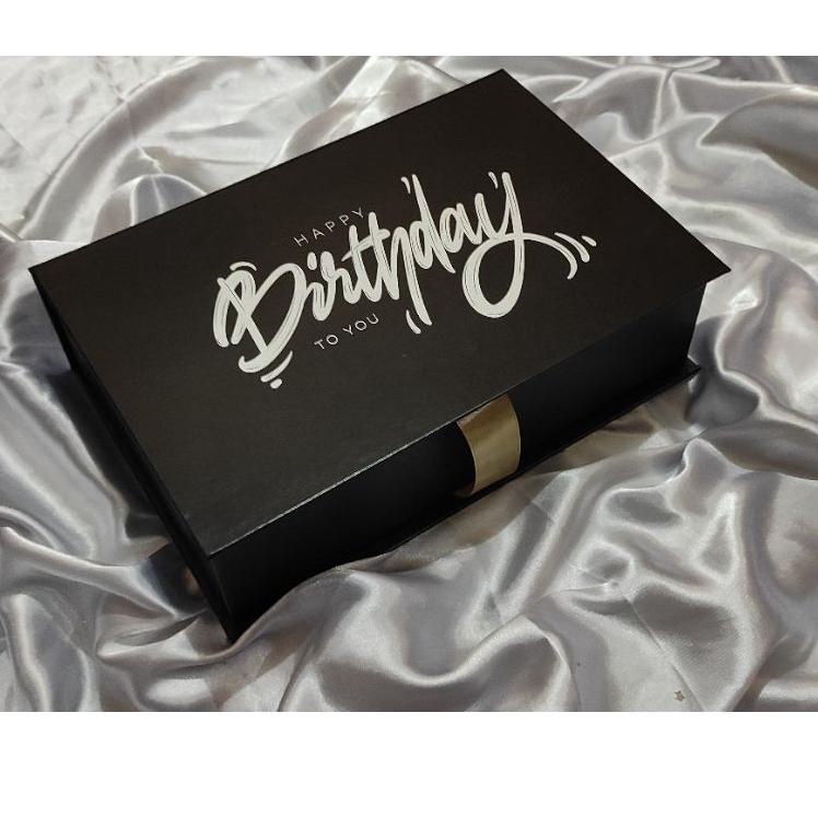 

Pusat Original Box Birthday Hamper / Box gif UlangTahun Size P:26cm L:17cm T:7cm