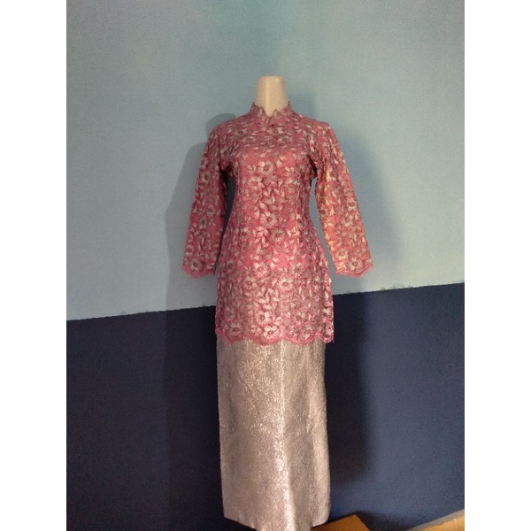 Kebaya brokat premium set atasan bawahan dusty pink silver size L