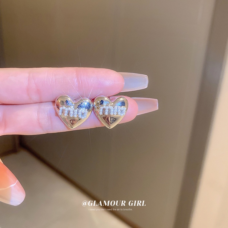 Anting Stud Bentuk Hati Aksen Mutiara Bahan Metal Warna Silver Untuk Wanita