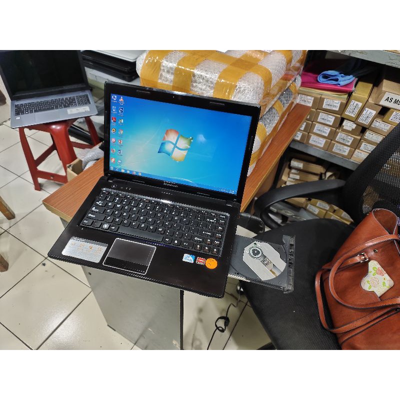 Promo termurah Laptop Lenovo 14Inch Ada Kamera DVD Hardisk 500GB siap pakai