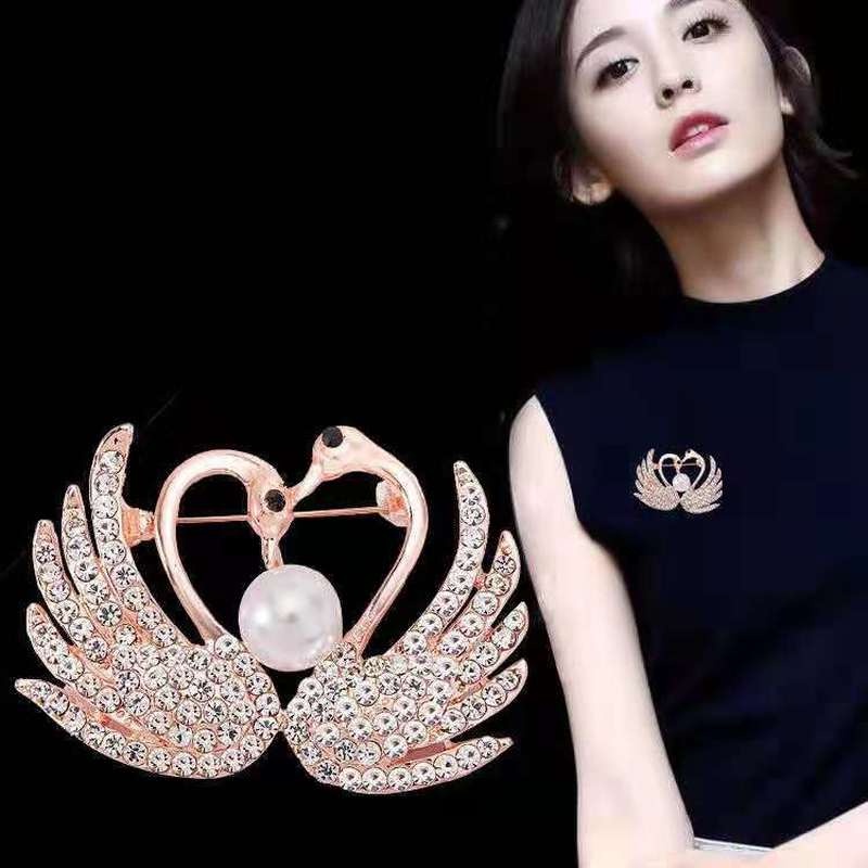 Bros Pin Bentuk Bunga Aksen Mutiara Dan Berlian Imitasi Gaya Korea Untuk Wanita