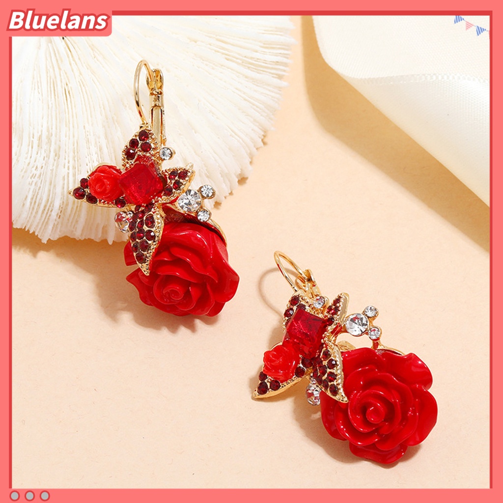 Bluelans 1 Pasang Anting Wanita Bentuk Bunga Aksen Berlian Imitasi Gaya Vintage Tahan Lama Untuk Pernikahan