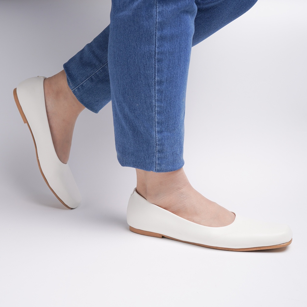 Zavatu Sepatu Flat Wanita Kantor Kulit Big Size Jumbo Model Hak Flat Tipe TR 002 Putih Ukuran Size 3