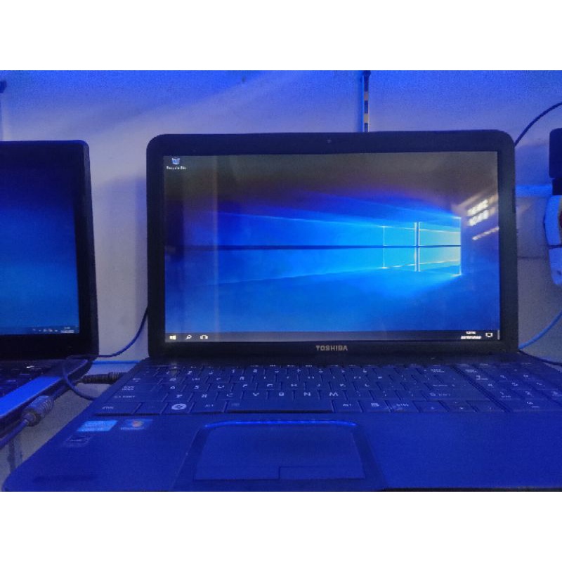 Jual Toshiba core i3 ram 4gb rom/hdd 500gb full HD