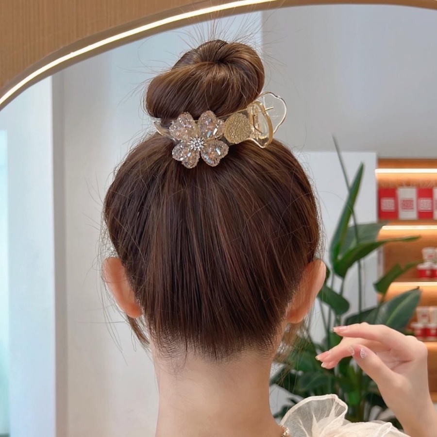 Jepit Rambut Bentuk Bunga Aksen Kristal Berlian Imitasi Bahan Akrilik Gaya Korea Retro Untuk Wanita