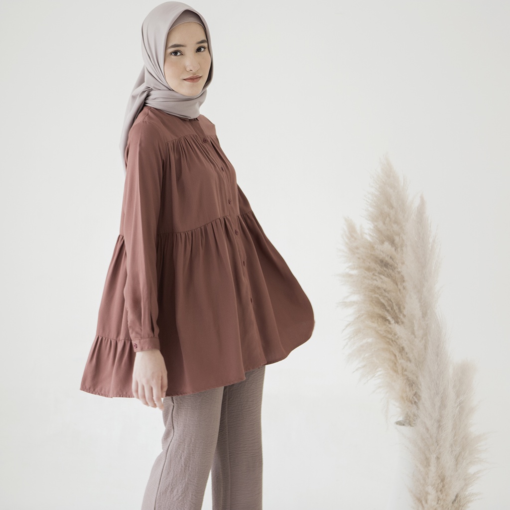 Gendhis by Aska Label - Atasan wanita muslim rayon warna putih offwhite, raspberry maroon busui friendly dengan kerah dan full kancing depann manset