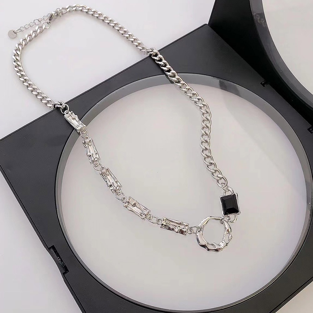 Kalung Choker Rantai Klavikula Warna Silver Bahan Logam Tebal Bentuk Persegi Bulat Gaya Punk Boho Untuk Wanita