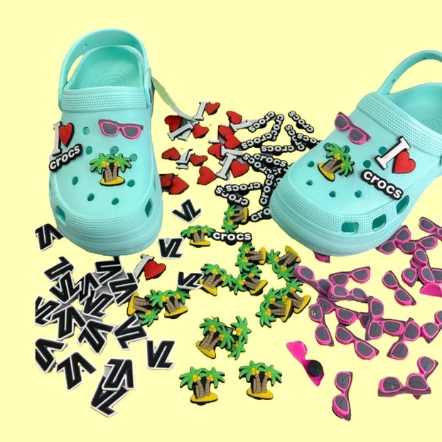 Aksesoris Jibbitz Charm Kartun Gesper Sepatu Sandal Pin Charms Motif Mainan Lucu Baru PVC Lubang Karakter Unik Terbaru Viral