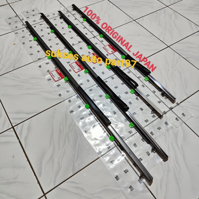 Pelipit Karet Kaca Luar Honda All New Crv Gen4 2013-2017 1Set Original