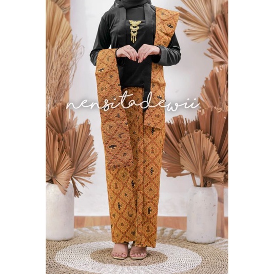 Kebaya Bludru, Jarik Wiru Instan + Selendang / Motif Sidmukti