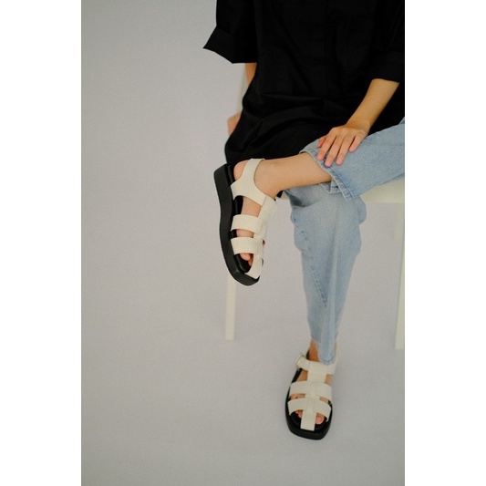 EASTMOUNTSIDE Maru white - Sepatu Sandal Wanita