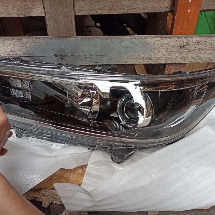 Headlamp Lampu Depan Innova Reborn Venturer Led Original