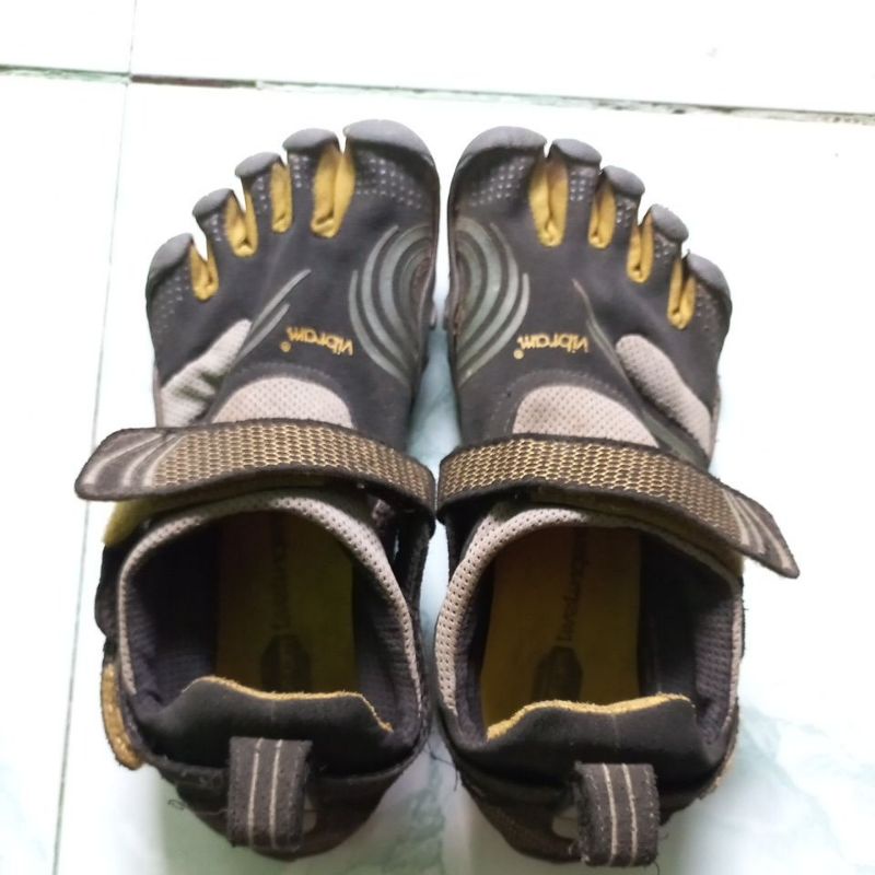 Sepatu Vibram Five Fingers