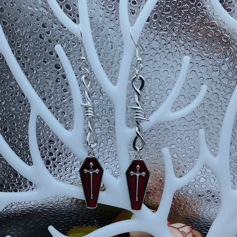 Anting Model Kelelawar Silang Warna Merah Gaya retro punk Eropa Amerika Untuk Wanita