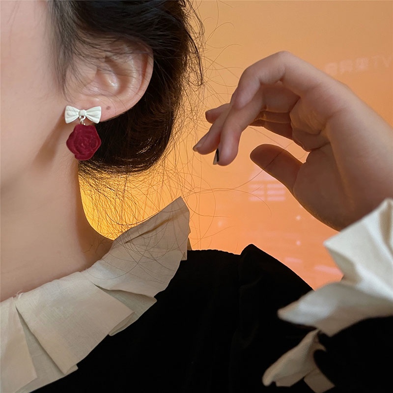 Anting Tusuk Gantung Temperament Desain Bunga Mawar Merah Gaya Musim Gugurdinginretrojepangkorea Untuk Wanita