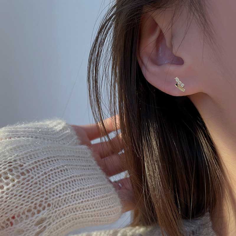 Anting Stud Kristal Berlian Bahan S925 Sterling Silver Gaya Korea Untuk Wanita