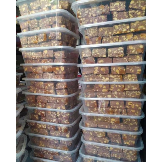 

coklat patahan mede dan almond