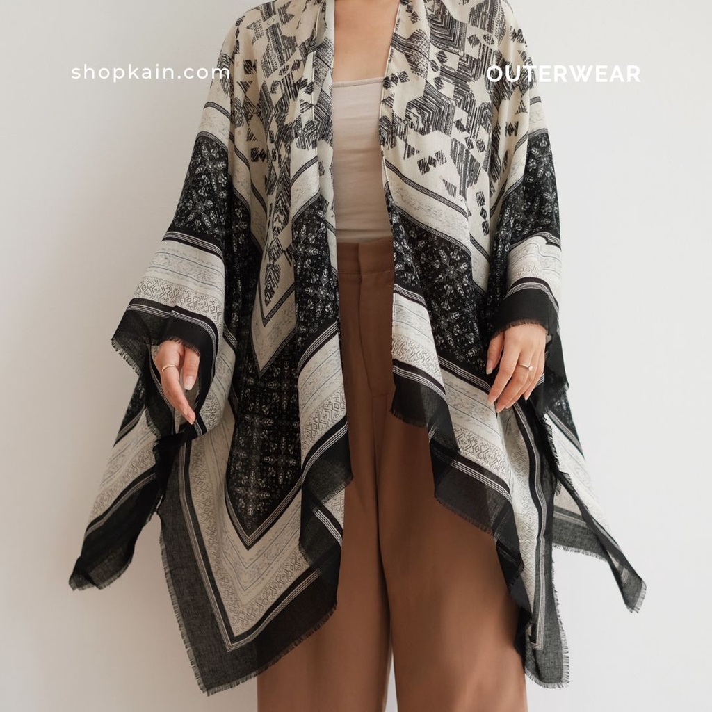 SHOPKAIN Ailla in Black Outer