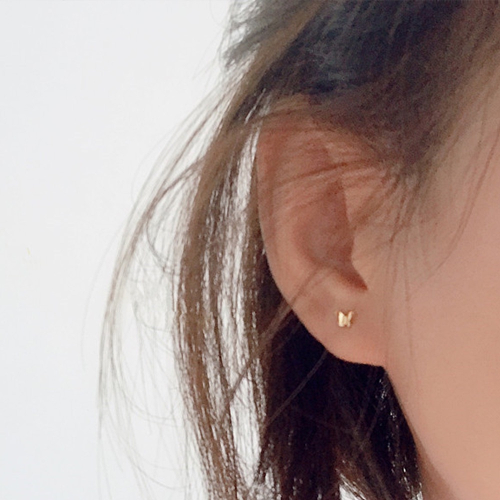 Anting Stud Desain Kupu-Kupu Mini Warna Emas Untuk Wanita