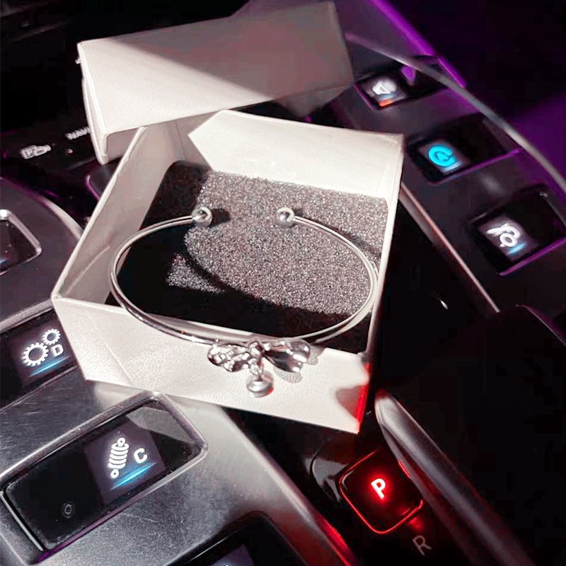 Gelang Tangan Silver Aksen Lonceng Untuk Wanita