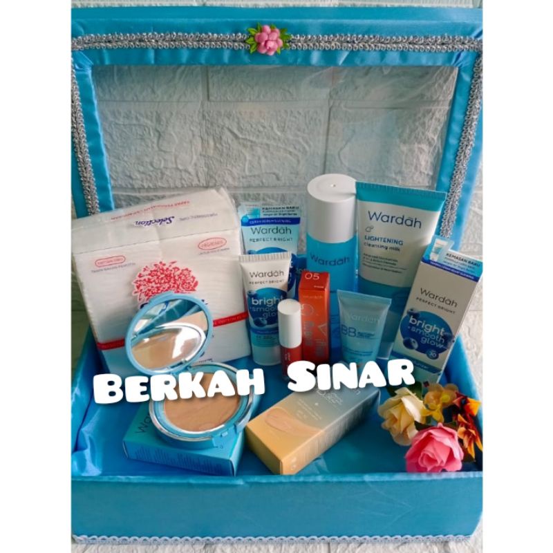 paket Wardah perfect bright bok tutup Lip Short twc paket kado ulang tahun pernikahan Hampers